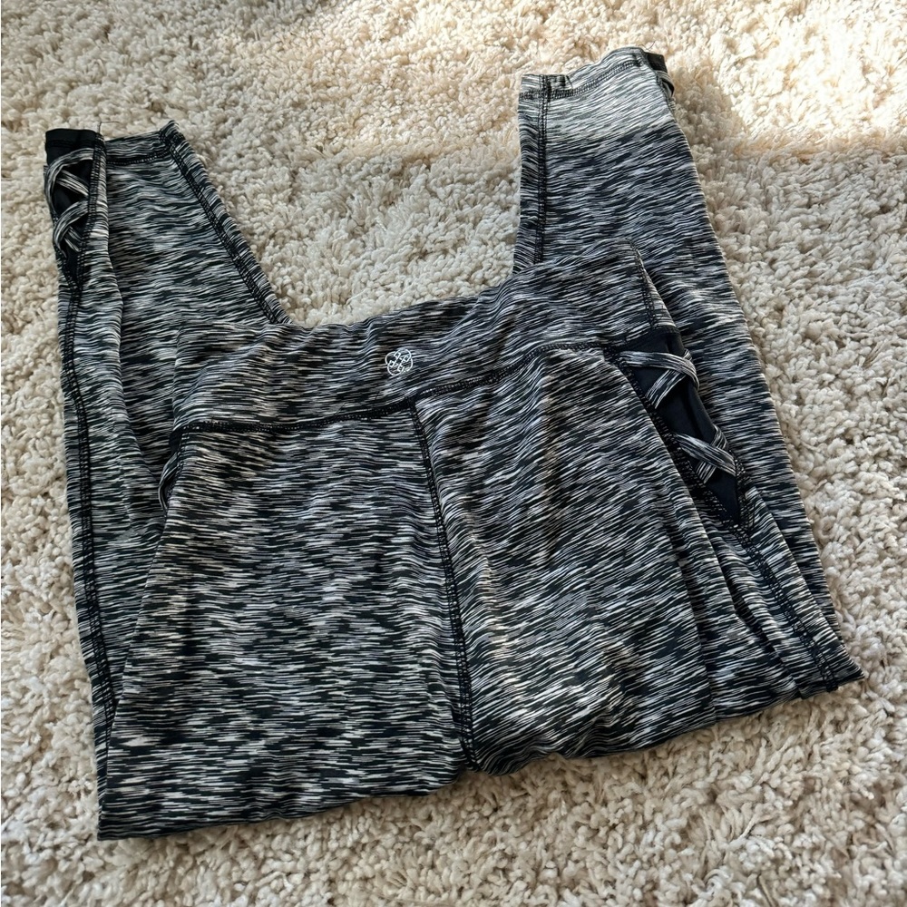Super cute, large, athletic sports gym workout speckled leggings. Size …